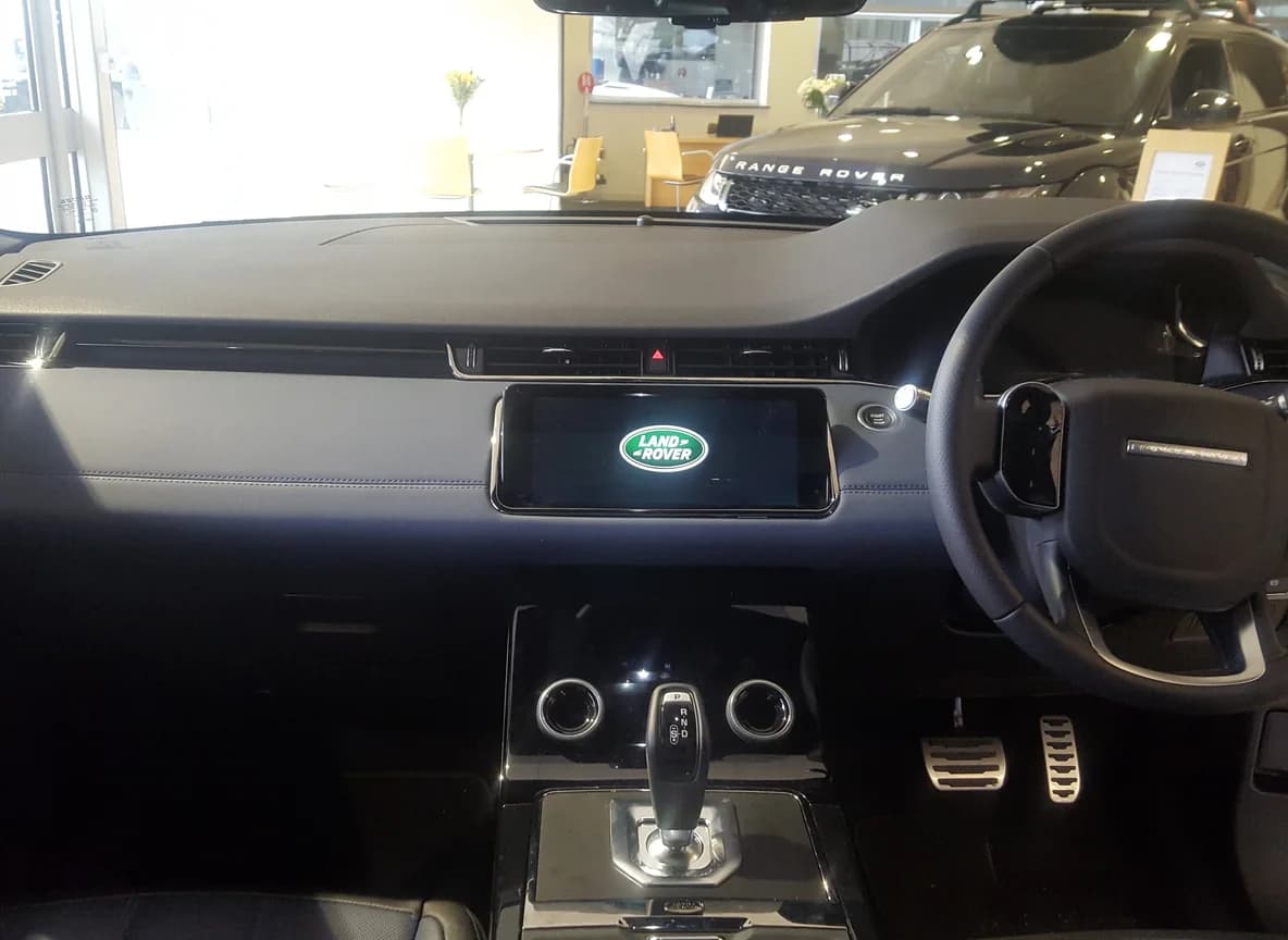 R.R EVOQUE luxury detail 1